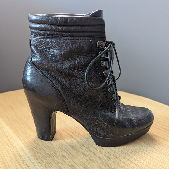 Kenneth Cole Women's (Size 6M) Black Leather Lace-Up Boots With Block Heel - Picture 3 of 16